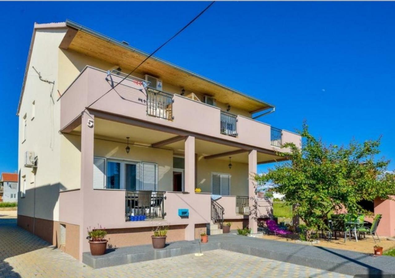 Holiday House Andrija Бибине Екстериор снимка