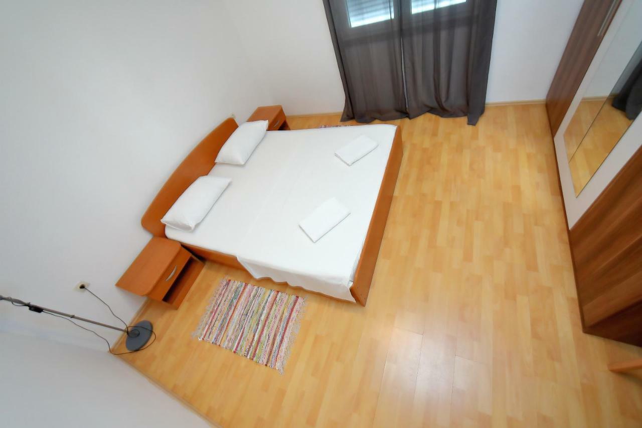 Holiday House Andrija Бибине Екстериор снимка