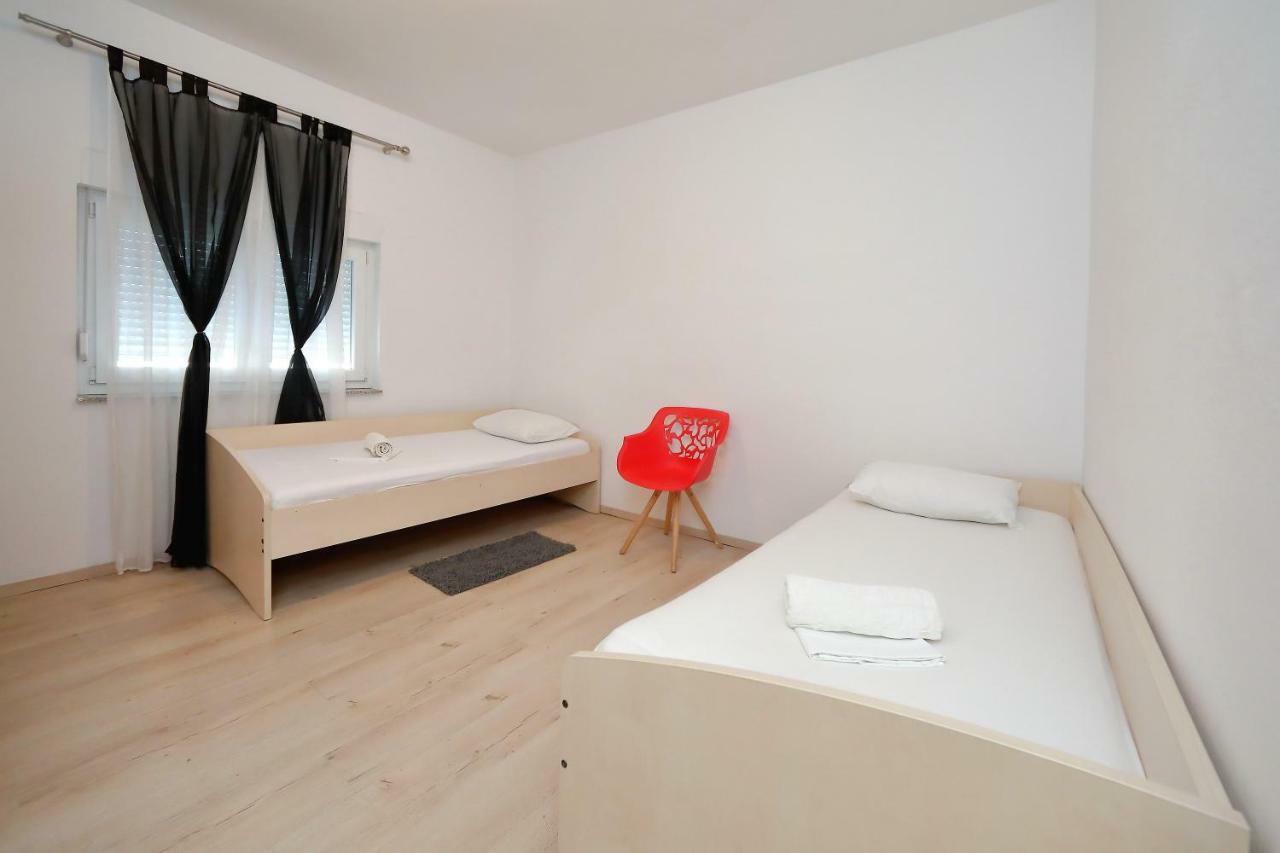 Holiday House Andrija Бибине Екстериор снимка