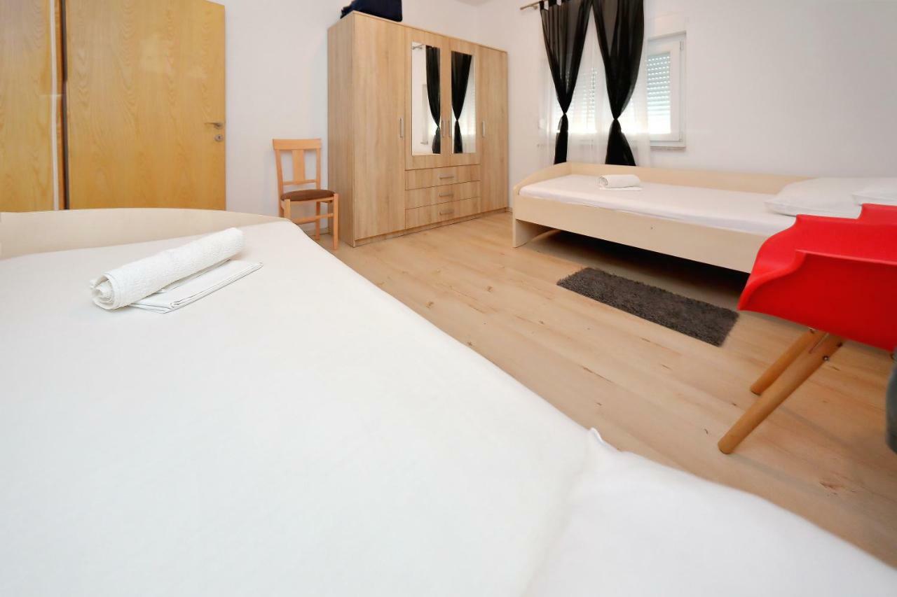 Holiday House Andrija Бибине Екстериор снимка