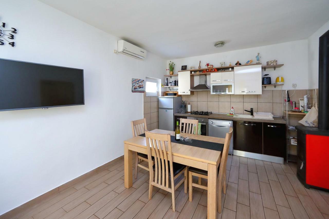 Holiday House Andrija Бибине Екстериор снимка