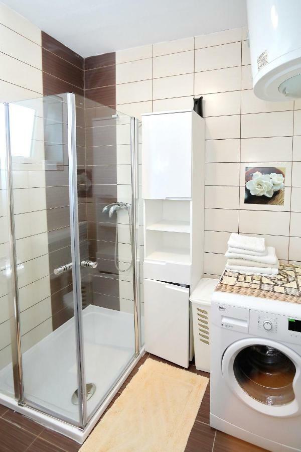 Holiday House Andrija Бибине Екстериор снимка
