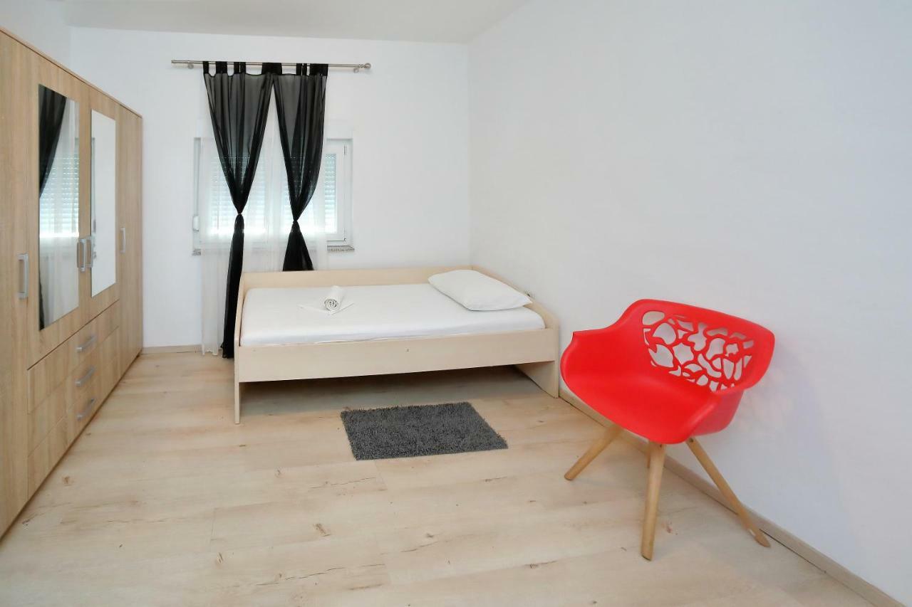 Holiday House Andrija Бибине Екстериор снимка