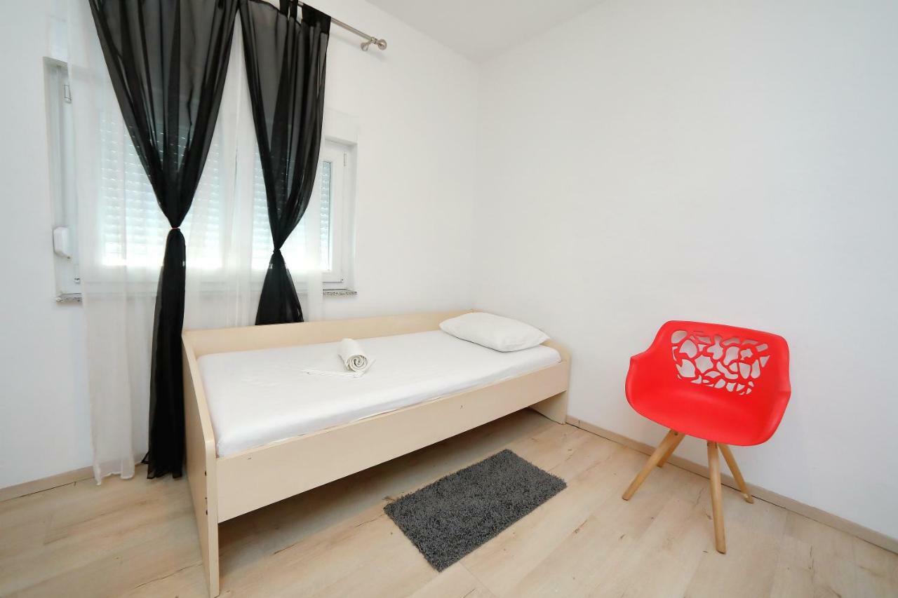 Holiday House Andrija Бибине Екстериор снимка