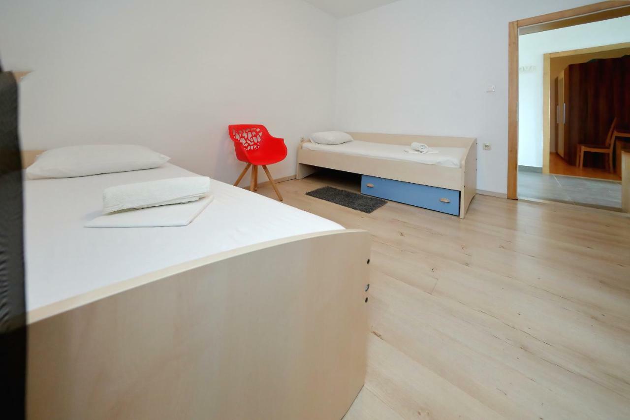 Holiday House Andrija Бибине Екстериор снимка