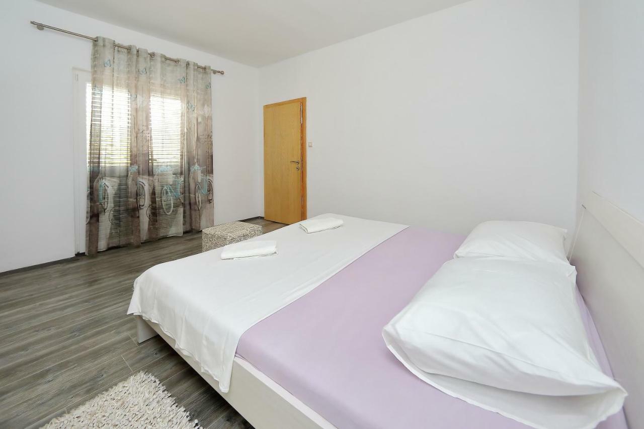 Holiday House Andrija Бибине Екстериор снимка