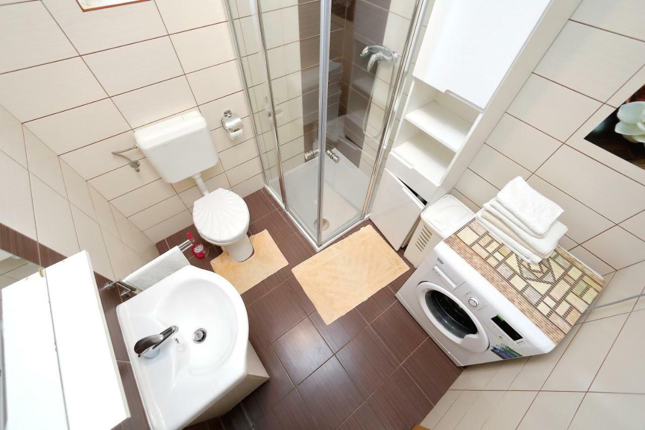 Holiday House Andrija Бибине Екстериор снимка