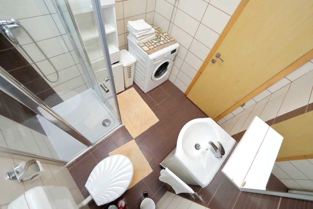 Holiday House Andrija Бибине Екстериор снимка